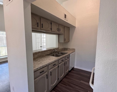 7512 Independence Drive - Photo Thumbnail 2
