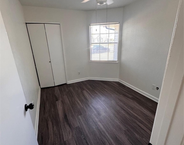 7512 Independence Drive - Photo Thumbnail 3