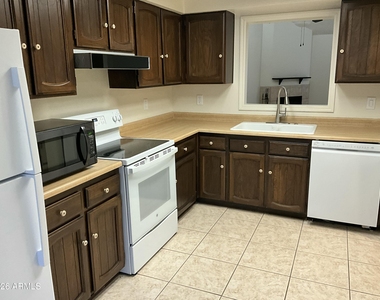 5122 E Edgemont Avenue - Photo Thumbnail 2