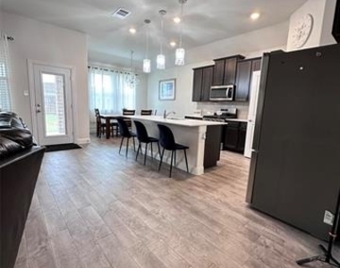 3621 Arabella Way - Photo Thumbnail 6