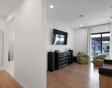 11842 N Miller Road - Photo Thumbnail 56