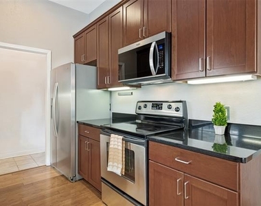 4031 Holland Avenue - Photo Thumbnail 5