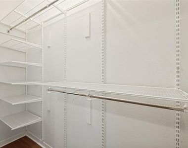 4031 Holland Avenue - Photo Thumbnail 10