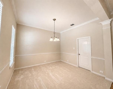 5724 Silverton Avenue - Photo Thumbnail 6