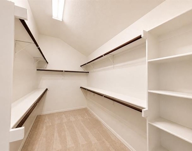 5724 Silverton Avenue - Photo Thumbnail 12