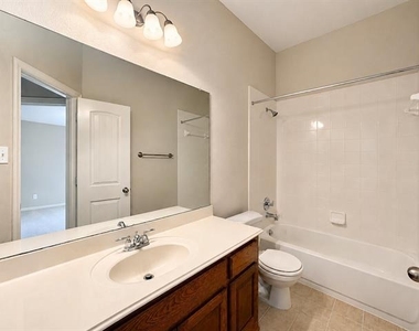 5724 Silverton Avenue - Photo Thumbnail 16