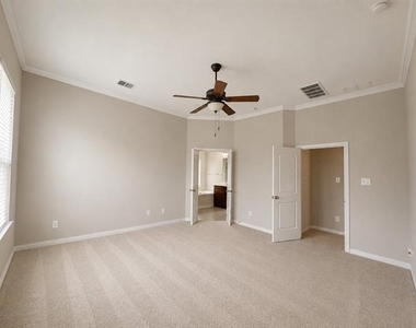 5724 Silverton Avenue - Photo Thumbnail 9