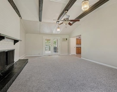 3221 Ridgeview Circle - Photo Thumbnail 4