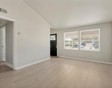 3221 Ridgeview Circle - Photo Thumbnail 1
