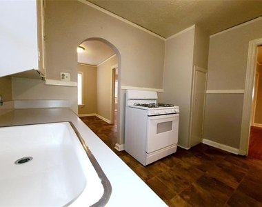 5707 Ross Avenue - Photo Thumbnail 6