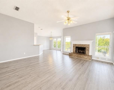 1817 Canterbury Circle - Photo Thumbnail 2