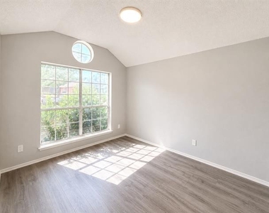 1817 Canterbury Circle - Photo Thumbnail 10