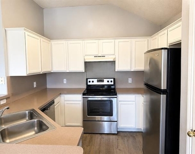 1817 Canterbury Circle - Photo Thumbnail 5