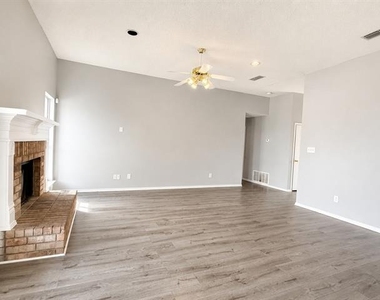 1817 Canterbury Circle - Photo Thumbnail 3