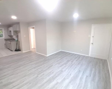 1310 Stone Drive - Photo Thumbnail 5