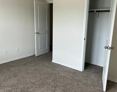 2117 Rustling Oaks Drive - Photo Thumbnail 9