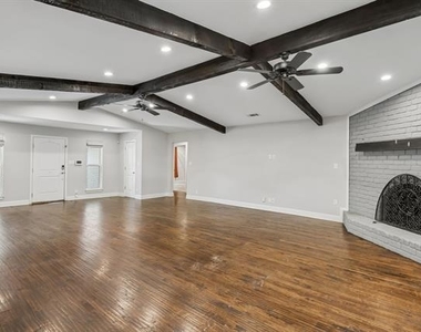 10215 Dale Crest Drive - Photo Thumbnail 7
