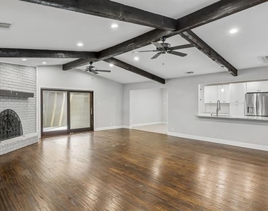 10215 Dale Crest Drive - Photo Thumbnail 3