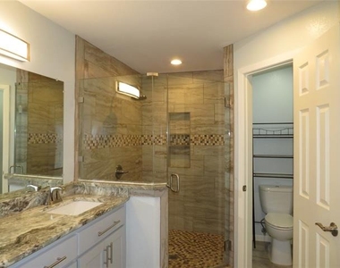 1026 Thomas Street - Photo Thumbnail 18