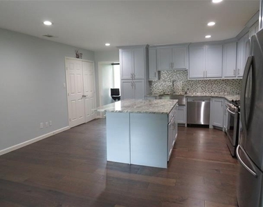 1026 Thomas Street - Photo Thumbnail 3
