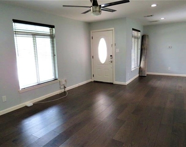 1026 Thomas Street - Photo Thumbnail 5