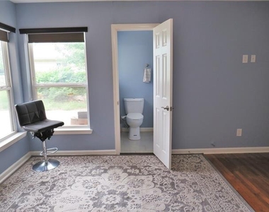 1026 Thomas Street - Photo Thumbnail 9