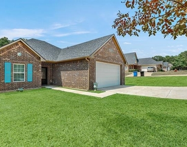 3101 S College Boulevard - Photo Thumbnail 2