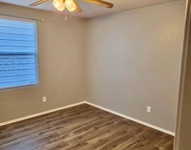 1217 Evergreen Street - Photo Thumbnail 5
