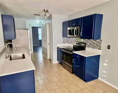 1217 Evergreen Street - Photo Thumbnail 2
