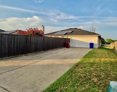 1217 Evergreen Street - Photo Thumbnail 12