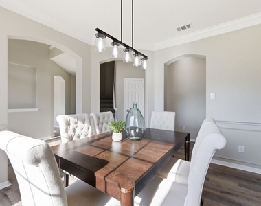 7000 Winthorp Drive - Photo Thumbnail 4