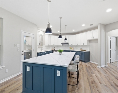 7000 Winthorp Drive - Photo Thumbnail 13