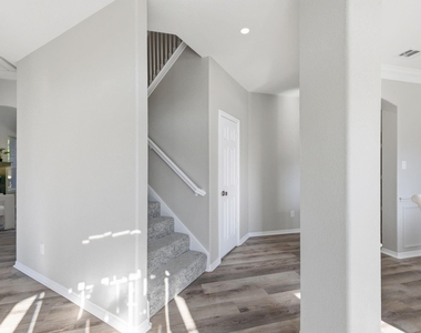 7000 Winthorp Drive - Photo Thumbnail 16