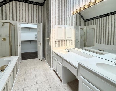 4704 Rockcreek Lane - Photo Thumbnail 14