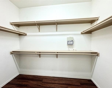 4704 Rockcreek Lane - Photo Thumbnail 16