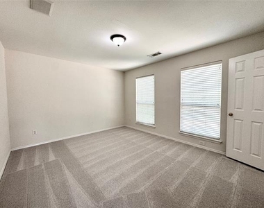 4704 Rockcreek Lane - Photo Thumbnail 19