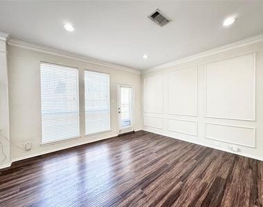 4704 Rockcreek Lane - Photo Thumbnail 3