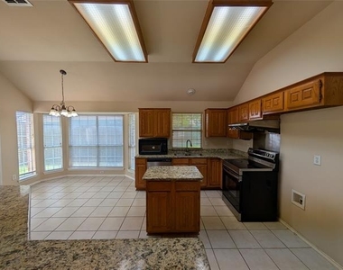 6000 Arlington Drive - Photo Thumbnail 3