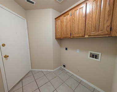 6000 Arlington Drive - Photo Thumbnail 18