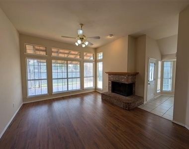 6000 Arlington Drive - Photo Thumbnail 6