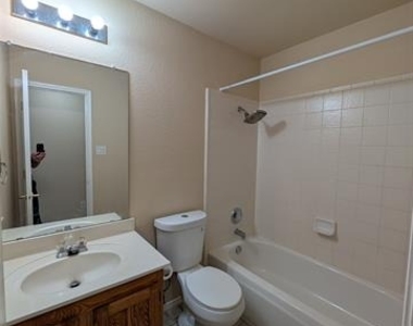 6000 Arlington Drive - Photo Thumbnail 17