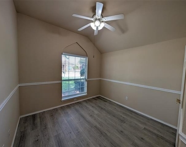 6000 Arlington Drive - Photo Thumbnail 13