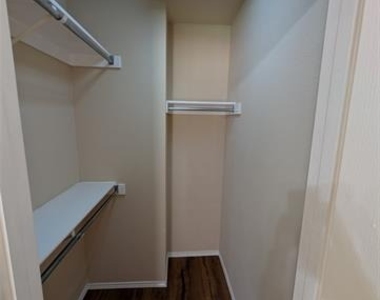 6000 Arlington Drive - Photo Thumbnail 8
