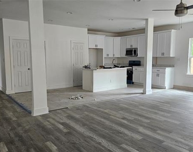 804 S Catherine Street - Photo Thumbnail 11