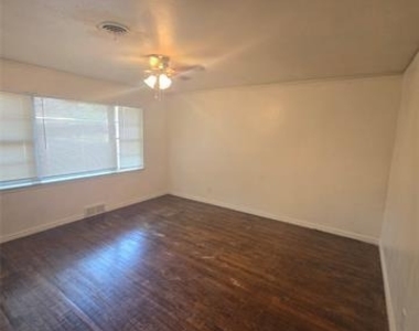 7410 Piedmont Drive - Photo Thumbnail 6