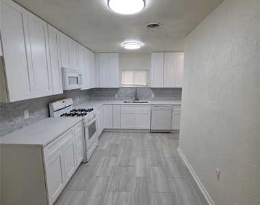 7410 Piedmont Drive - Photo Thumbnail 11