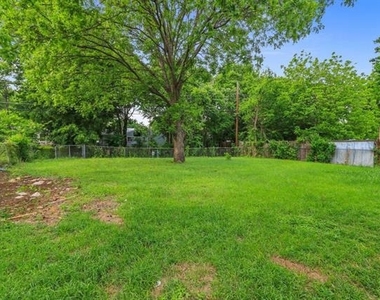 3847 Castle Hills Drive - Photo Thumbnail 12