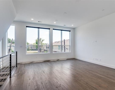 4718 Bryan Street - Photo Thumbnail 3