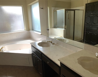 4914 Shadowood Road - Photo Thumbnail 11