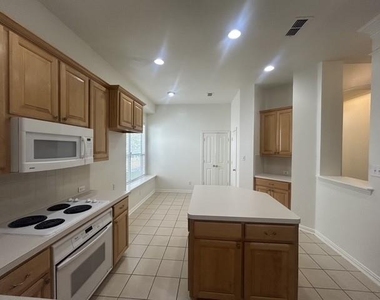 3406 Founders Trail - Photo Thumbnail 7